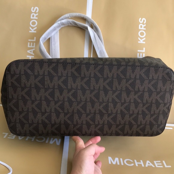 ⭐️🎆Mk Carryall tote🎆brown/large/shoulder bag - Picture 6 of 7